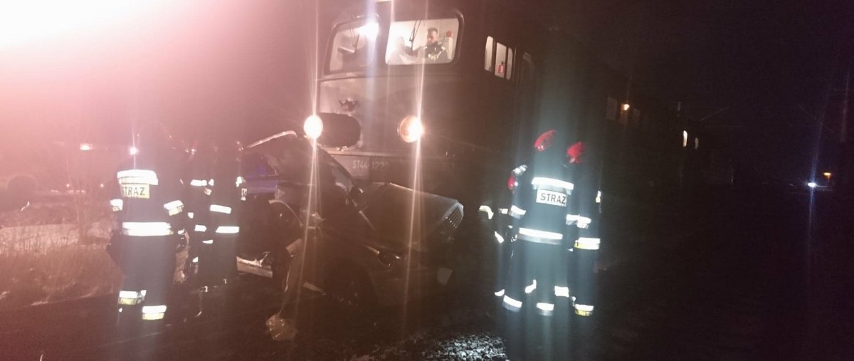 Pociąg zderzył się z samochodem pod Elblągiem. Jedna osoba poszkodowana