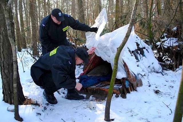 Sto lokatorów w domu dla bezdomnych i pełne noclegownie