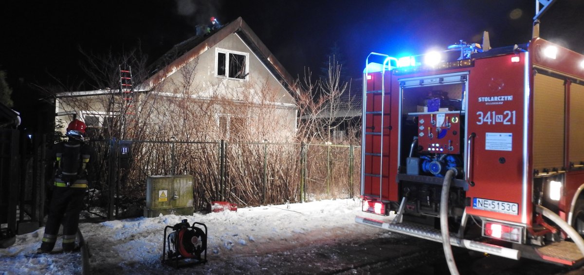 Pożar domu przy Niborskiej. Świadek: słychać było huk [zdjęcia]