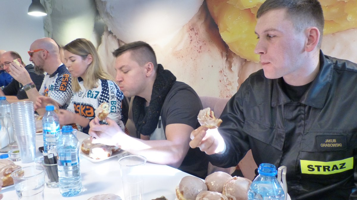 Tak wygrywa się pączkowe zawody!