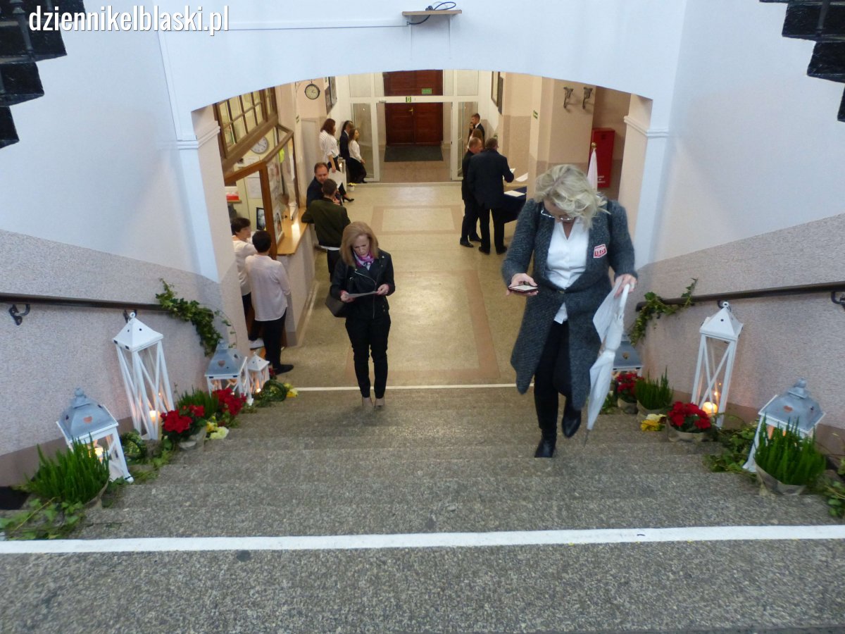 Niecodzienna wystawa fotograficzna odwiedzi dwie elbląskie szkoły