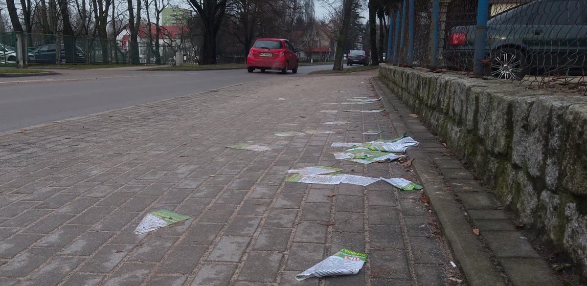 Czytelnik alarmuje. Apel o pomoc skończył na chodniku
