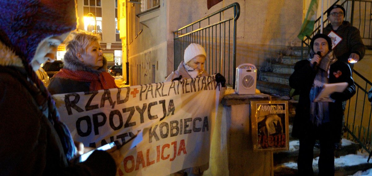 Zaprotestowali przeciwko odrzuceniu projektu Ratujmy Kobiety