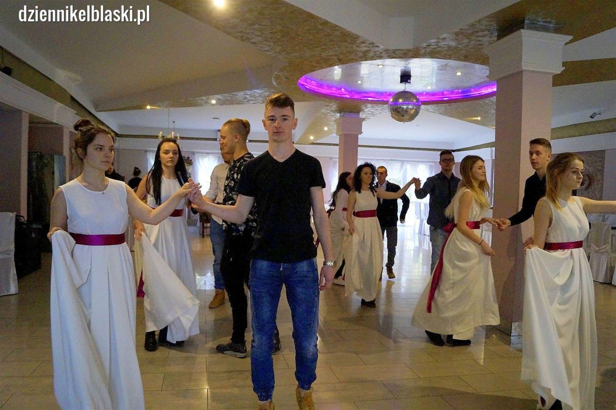 Rusza sezon studniówkowy. Ostatnie próby do poloneza [zdjęcia]