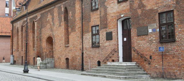 Kto wyremontuje Bibliotekę Elbląską? 750-letnie mury są w złym stanie