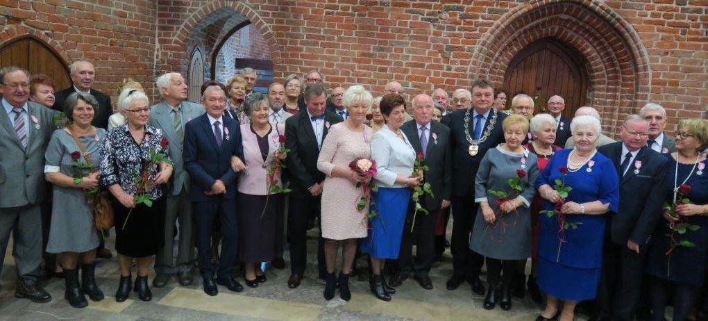 Są przykładem, jak iść razem przez życie. 21 par świętowało złote gody [zdjęcia]