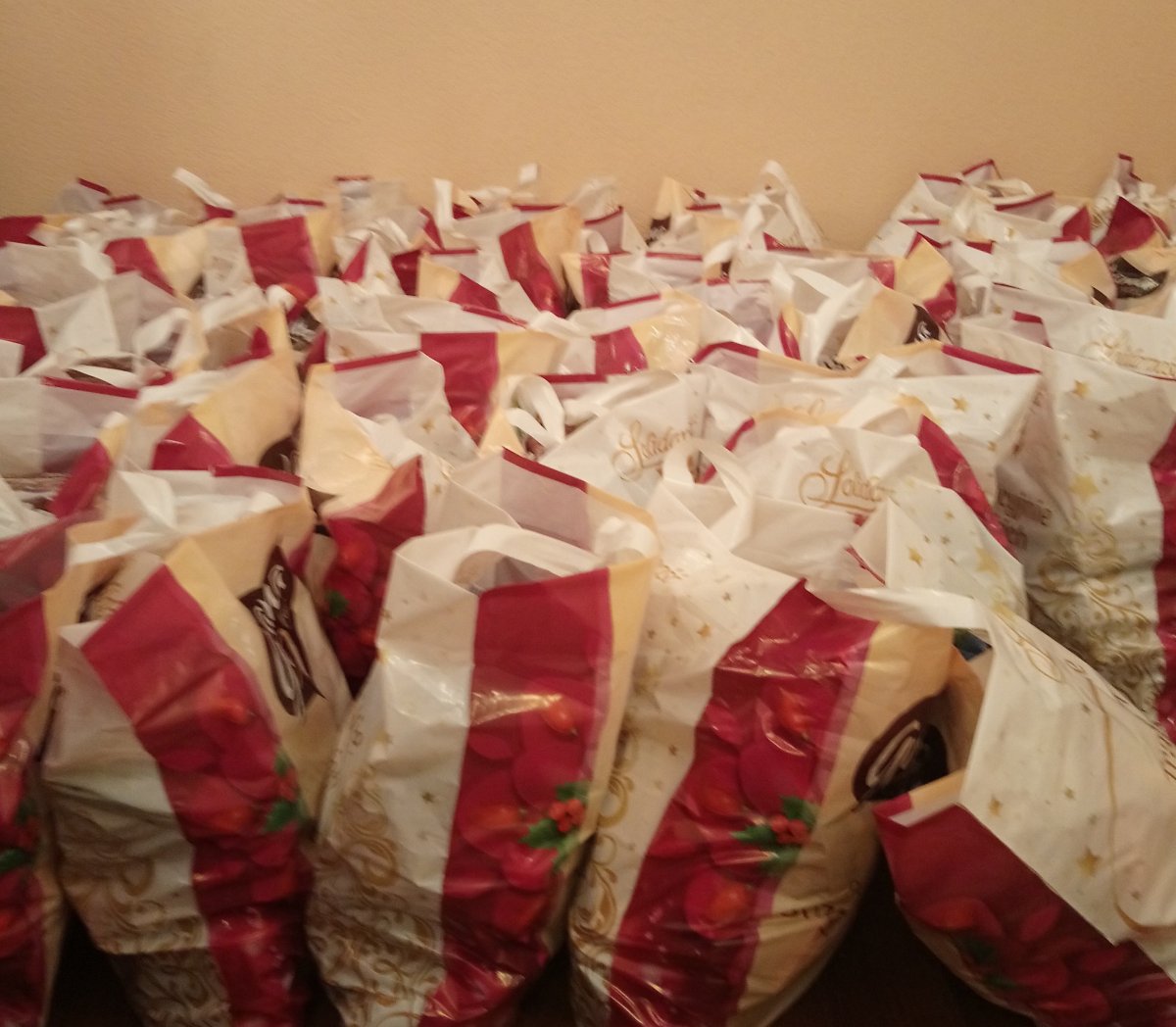 Bogata paczka na Mikołajki. Pomogą im w remoncie mieszkania, kupnie mebli...