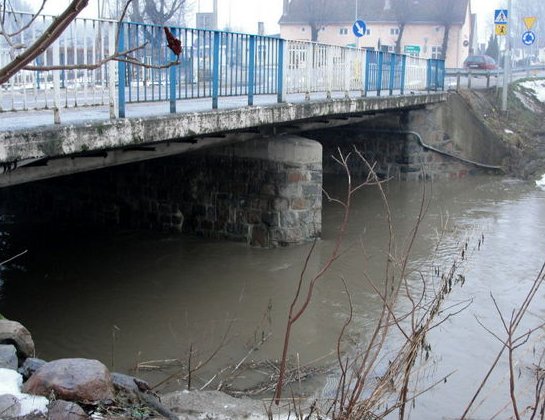 Przekroczone stany alarmowe w jeziorze Druzno i rzece Wąskiej