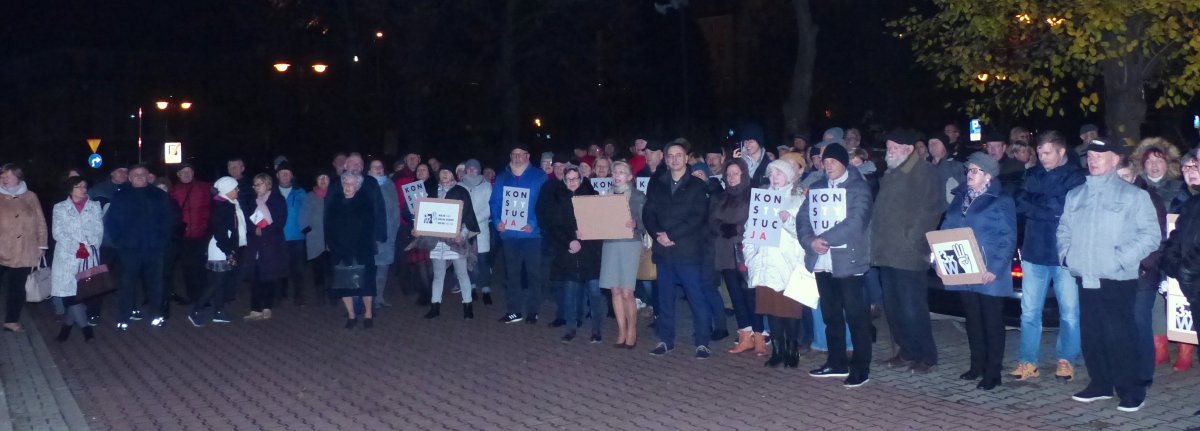 Manifestowali w obronie wolnych sądów