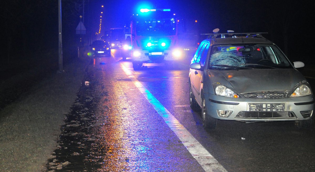Wypadek w Kazimierzowie. Kierowca forda śmiertelnie potrącił kobietę