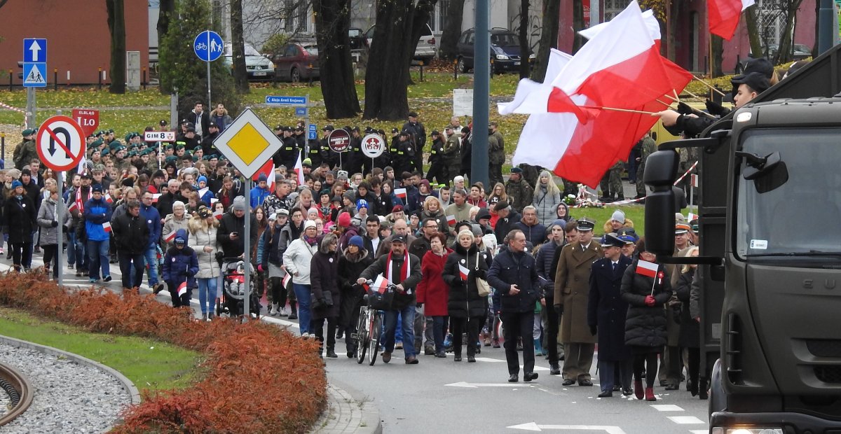 Przemaszerowali z flagą przez miasto. Święto Niepodległości w Elblągu [film, zdjęcia]