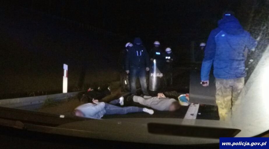 Pseudokibice z Elbląga zatrzymali autobus z kibicami Stomilu. To miał być odwet za sierpień? [film]