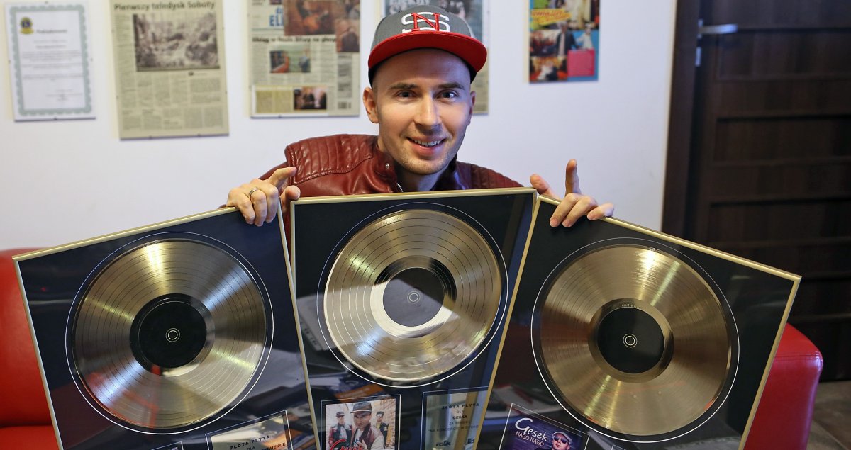 Łukasz Gesek z trzecią złotą płytą i nowym teledyskiem