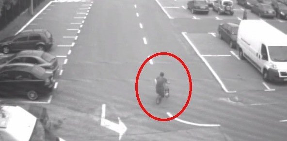 Potrącił rowerem kobietę i odjechał. Policja szuka sprawcy 