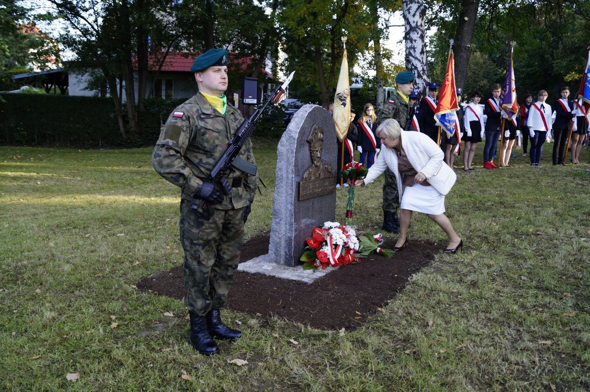 Pamięć o żołnierzu, człowieku niezłomnym. Odsłonięto tablicę gen. Bolesława Nieczuja-Ostrowskiego