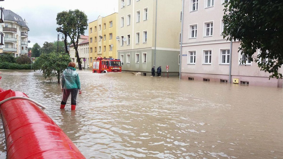Ponad 250 strażaków walczy z powodzią w Elblągu. O pomoc poproszono też wojsko