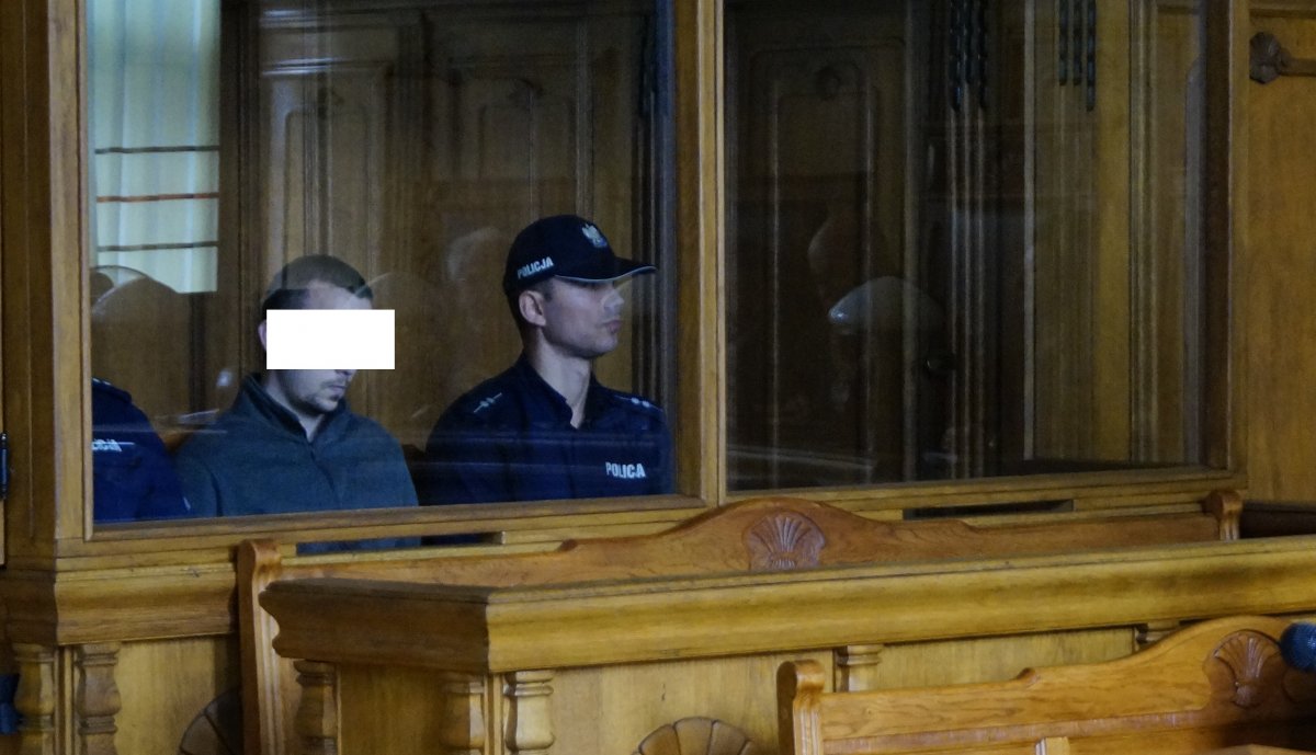 Ruszył proces ws. zabójstwa 79-latki. Morderca zawinął ciało w dywan i porzucił w sadzie