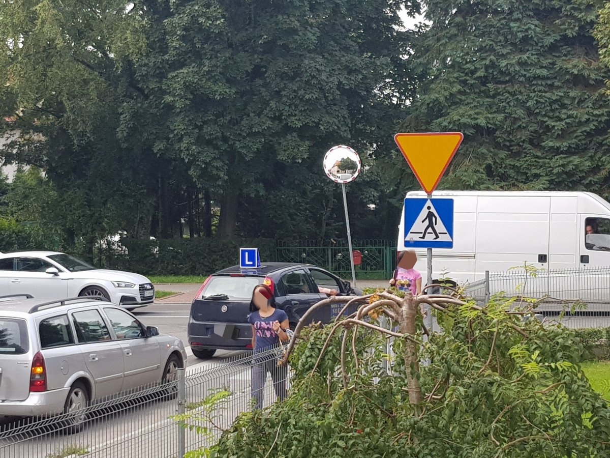 Czytelniczka: przez to lustro na Żeromskiego może dojść do tragedii