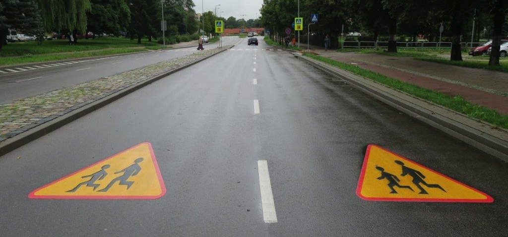 Specjalne znaki na elbląskich ulicach. Dla bezpieczeństwa dzieci 