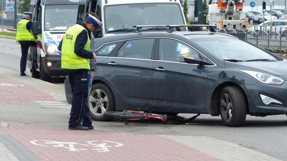 Rowerzysta zderzył się z samochodem na Browarnej [ZDJĘCIA]