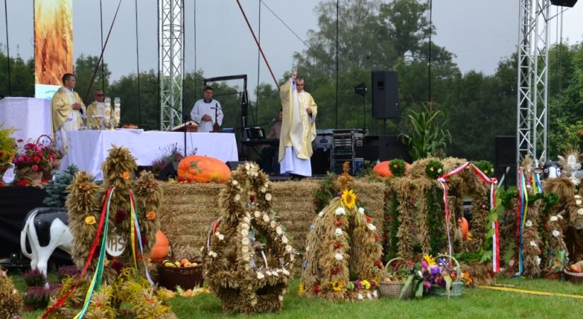 Podziękują za plony. Dożynki powiatowe w sobotę w Zielonce Pasłęckiej [program]