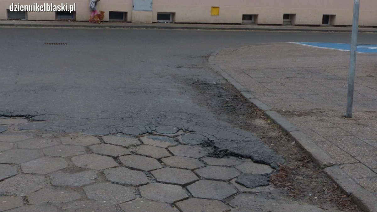 Tu dziura pogania dziurę