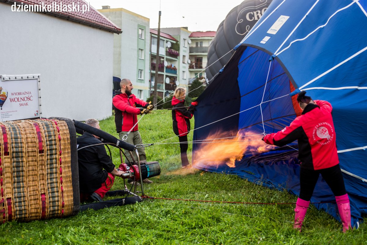 Balony już szybują nad Pasłękiem. Tak było w czwartek rano [zdjęcia]
