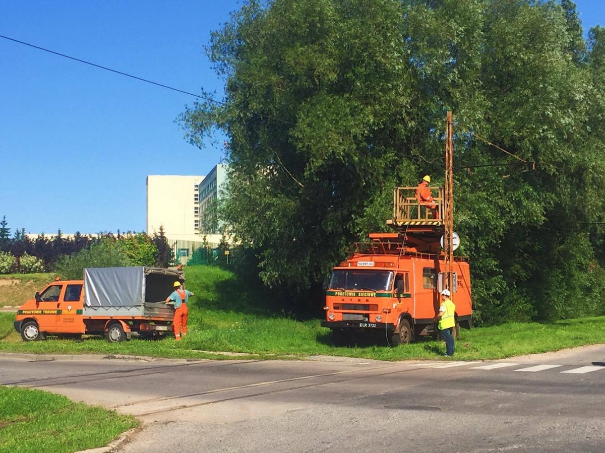 Zerwana trakcja tramwajowa na ul. Marymonckiej