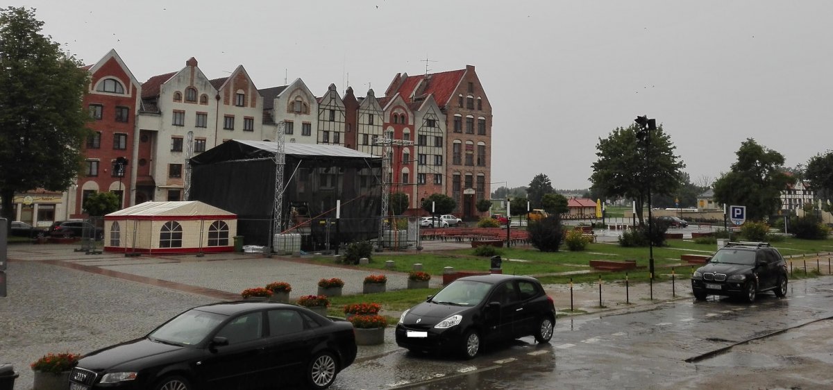 Pochmurny, deszczowy poranek w Elblągu. Czego możemy się spodziewać po pogodzie?