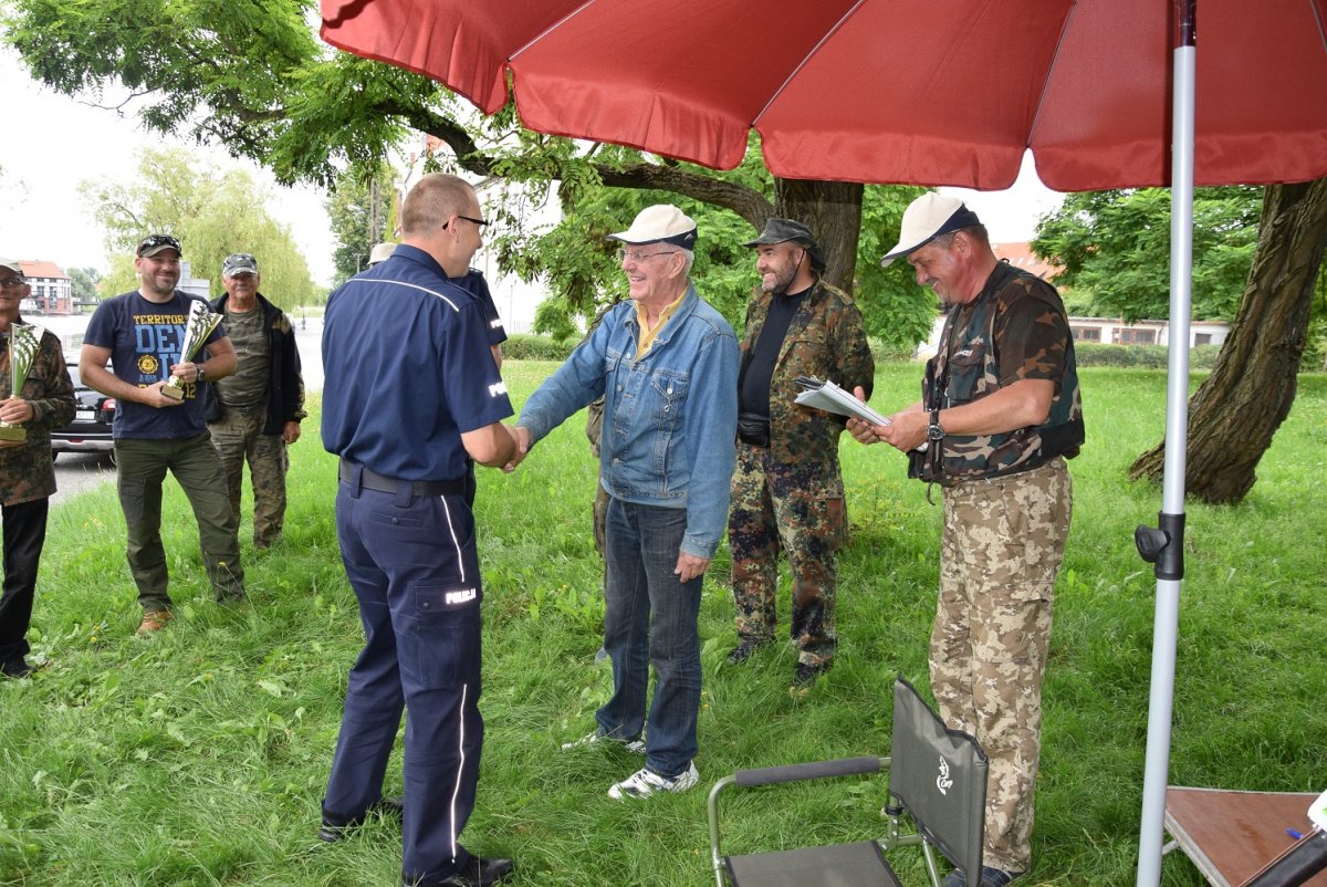 Policjanci zarzucali przynętę