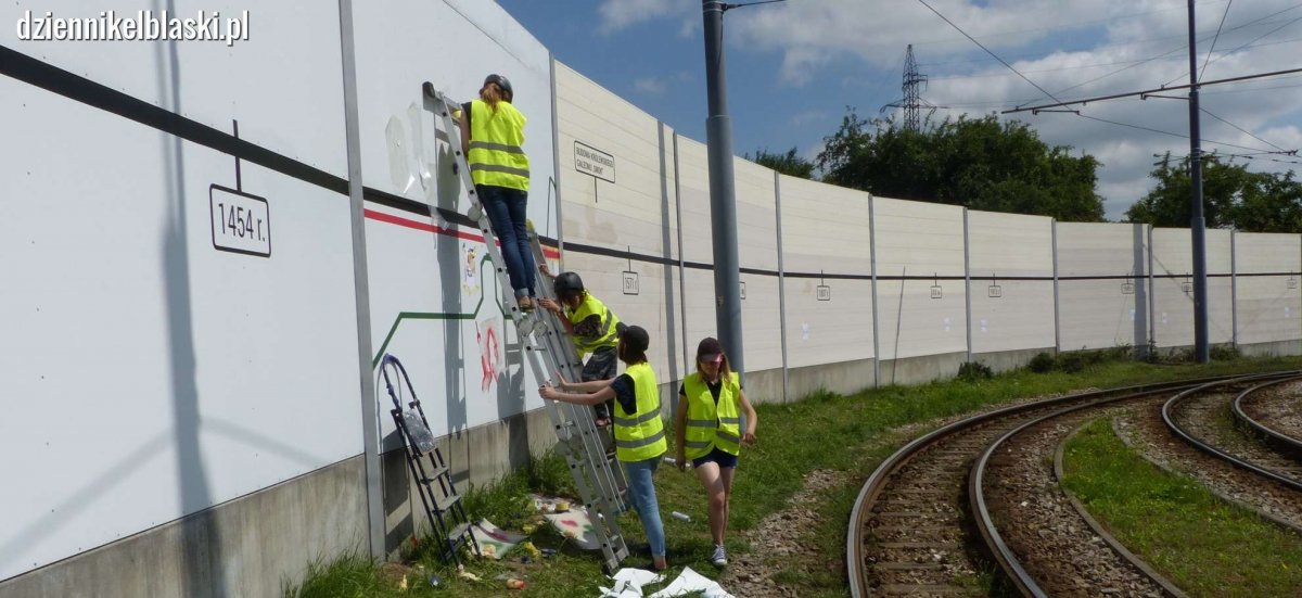 Historia miasta na pętli tramwajowej. Powstaje ciąg dalszy muralu przy ul. Ogólnej [zdjęcia]