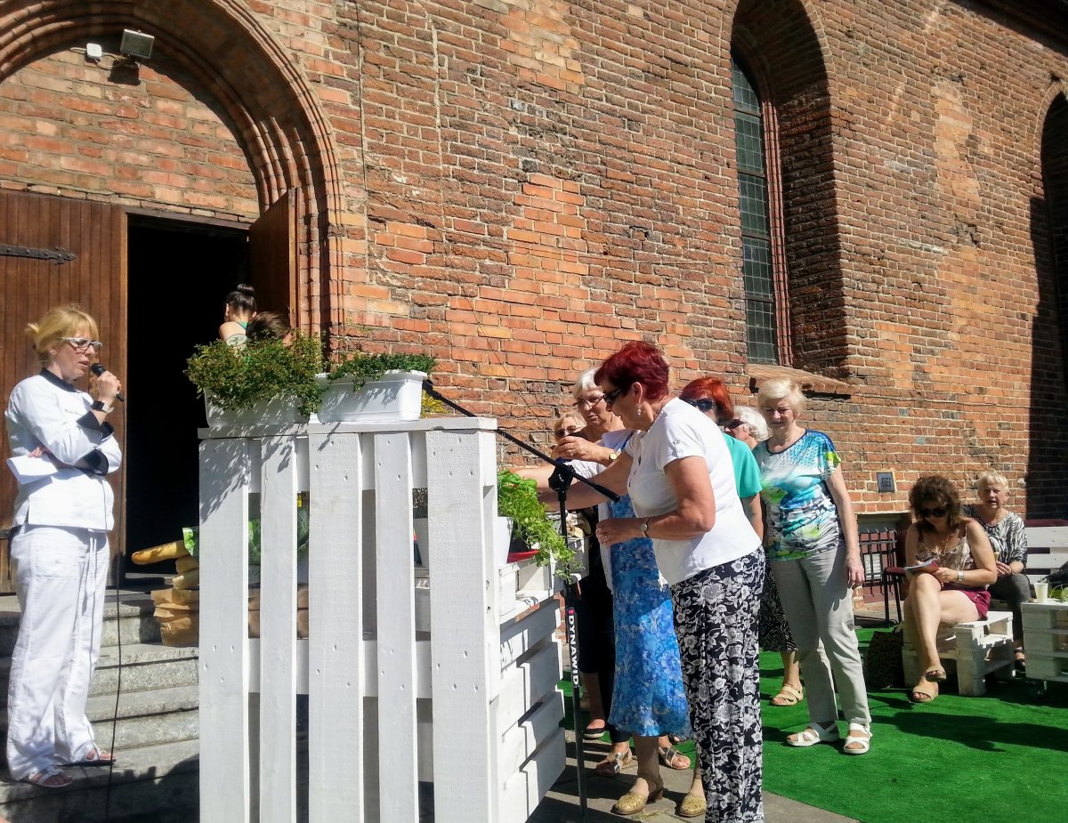 Przepisy z warmińskiej kuchni podczas lata pełnego smaków 