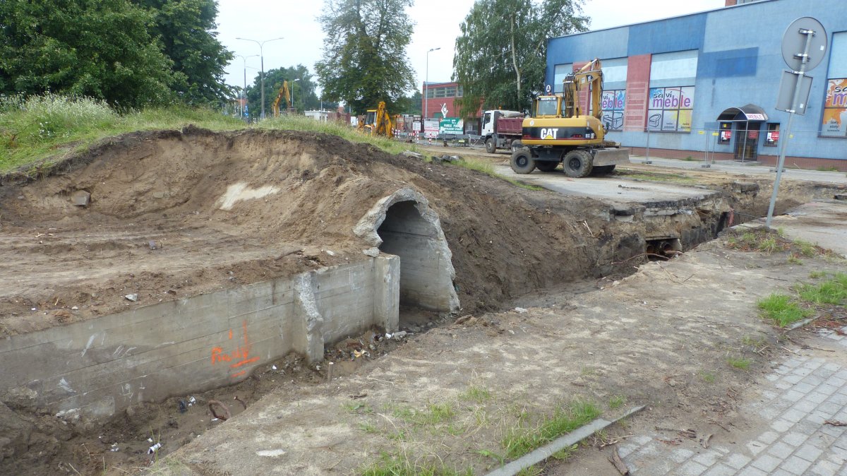 Na Lotniczej podczas prac odkopali... schron [zdjęcia]