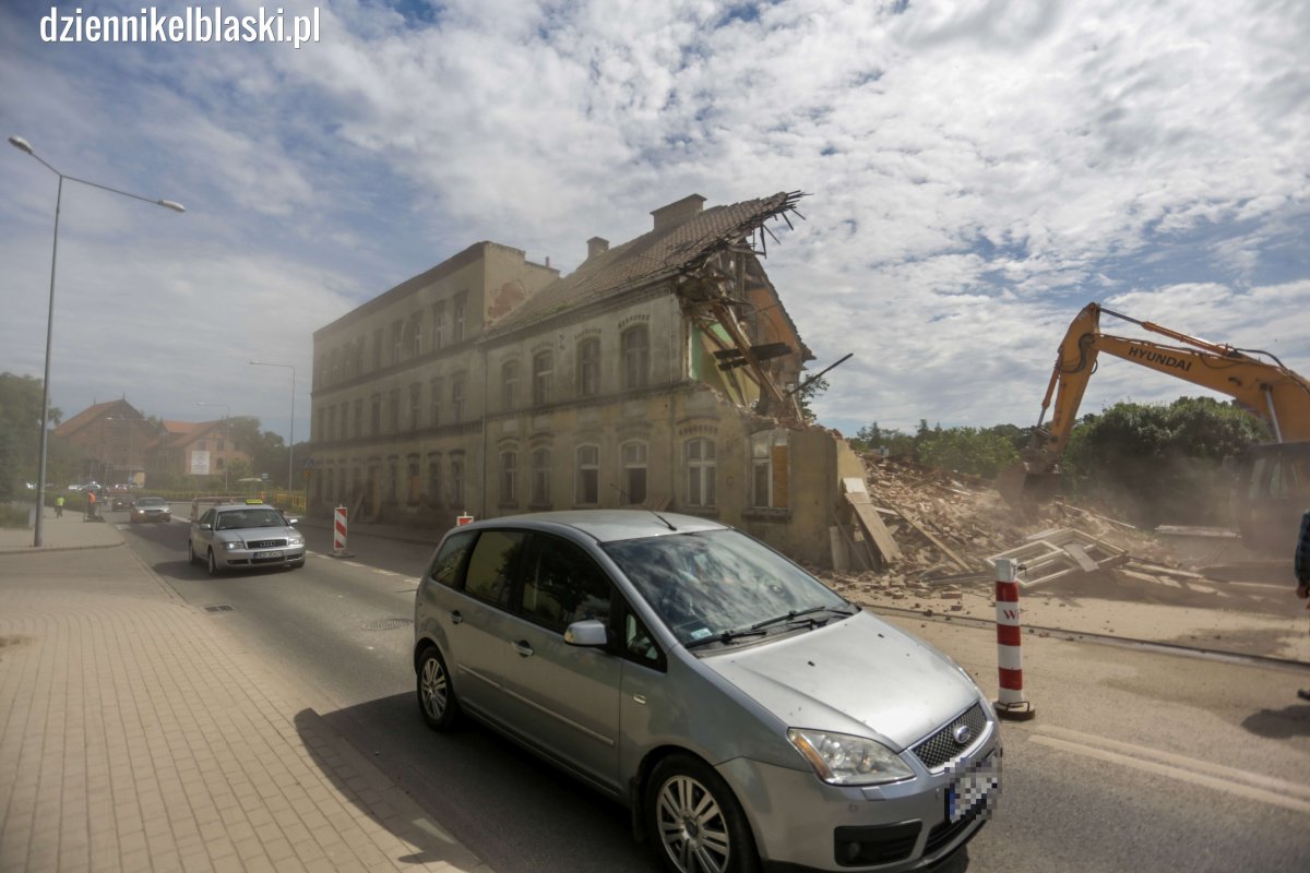 Wyburzają budynek przy ul. Traugutta [zdjęcia]