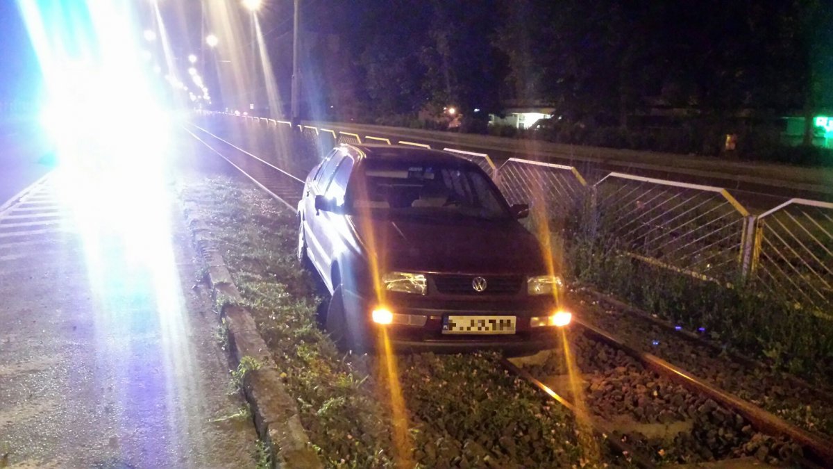 Prosto z ulicy na... tory tramwajowe. Sprawca dostał wysoki mandat