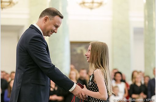 11-latka z Elbląga odznaczona przez prezydenta Polski za ratowanie życia 