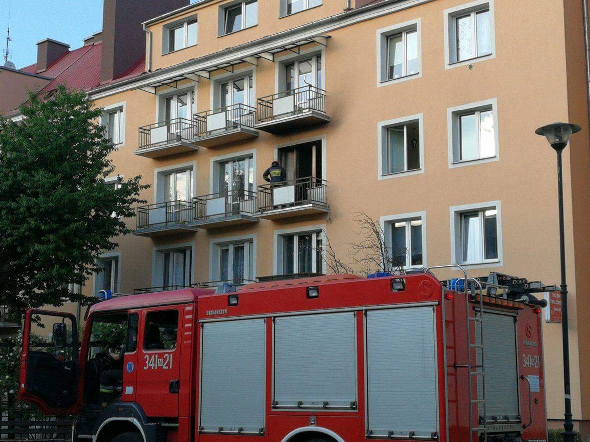 Pożar na balkonie na Mącznej. Świadkowie mówią, że najpierw był huk [zdjęcia Czytelnika]