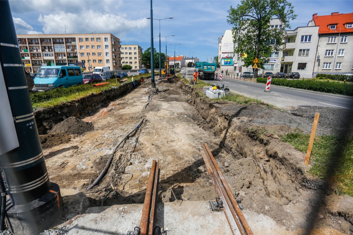 Ruszają kolejne inwestycje drogowe w mieście. Zaglądamy na budowę torowiska w centrum [zdjęcia]
