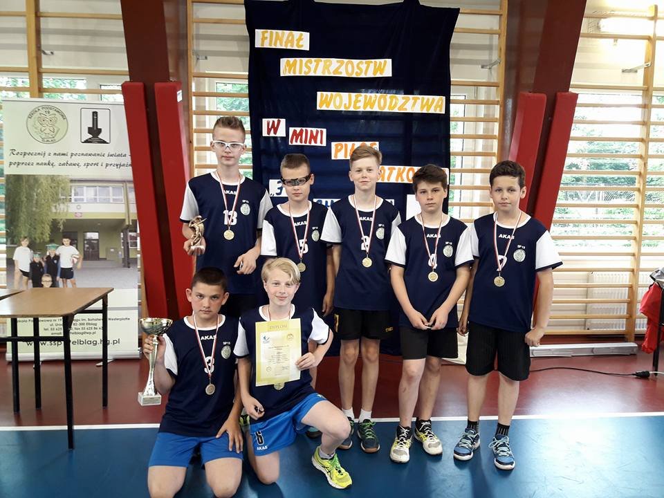 Siatkarze SP 19 ze złotymi medalami