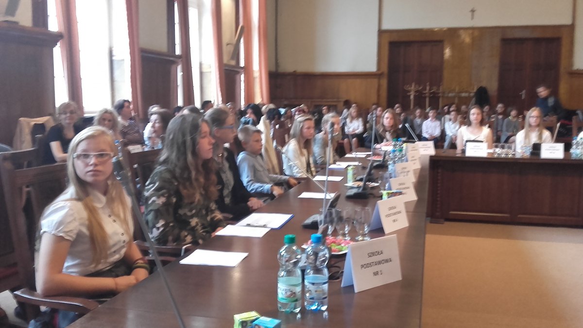 Pierwsza taka lekcja samorządności. Dzieci zajęły miejsca radnych