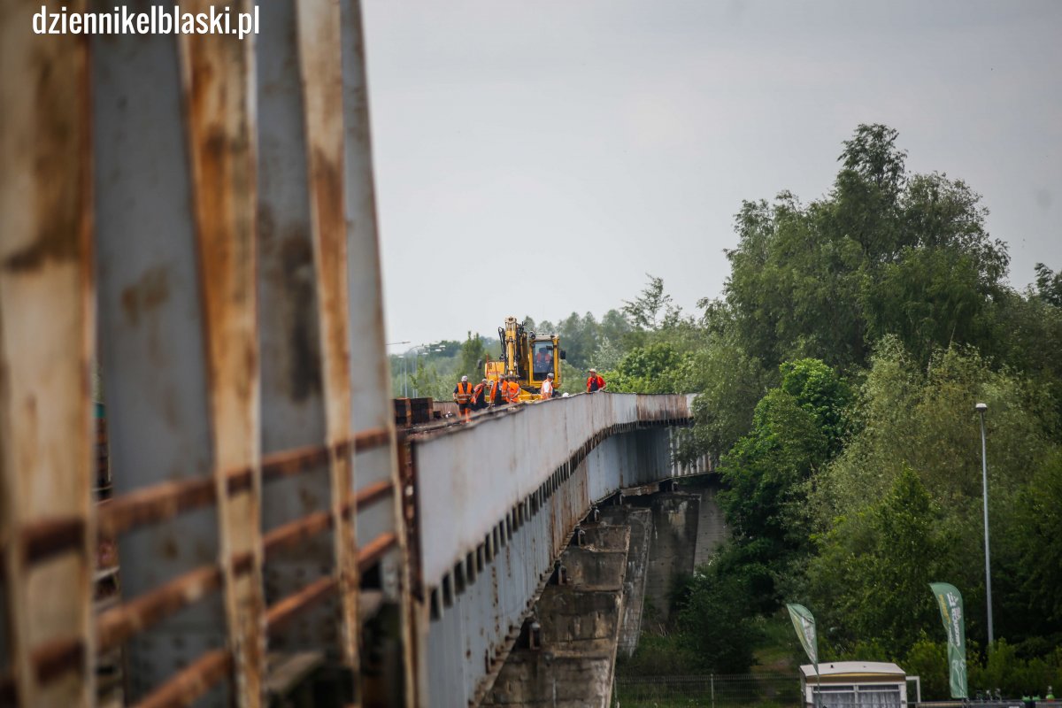 Demontują szyny na trasie nadzalewowej. Kolej uspokaja [zdjęcia]