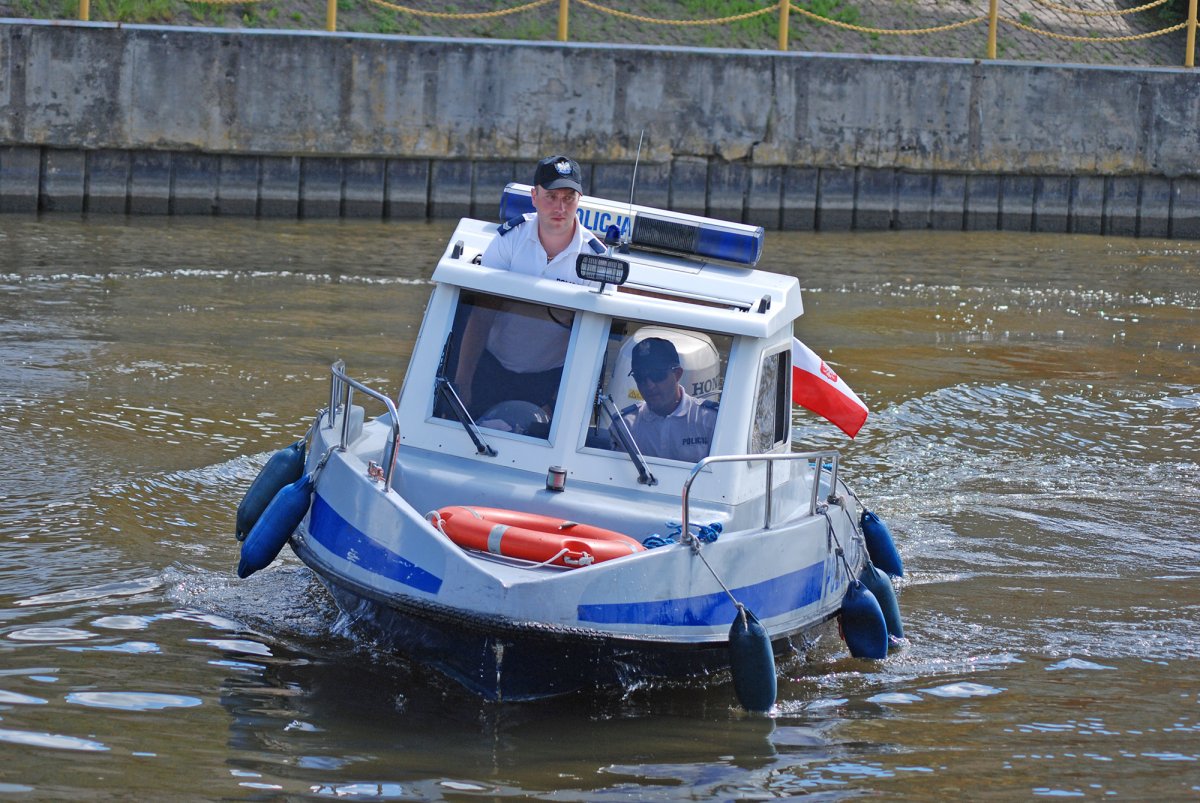 Wędkarz wpadł do rzeki Elbląg. Był reanimowany, trafił do szpitala