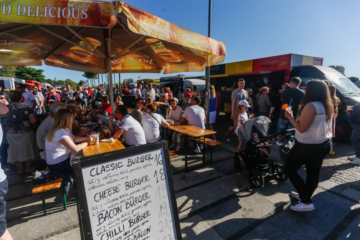 Festiwal Smaków. Na Bulwar Zygmunta Augusta zjechały food trucki [film, zdjęcia]