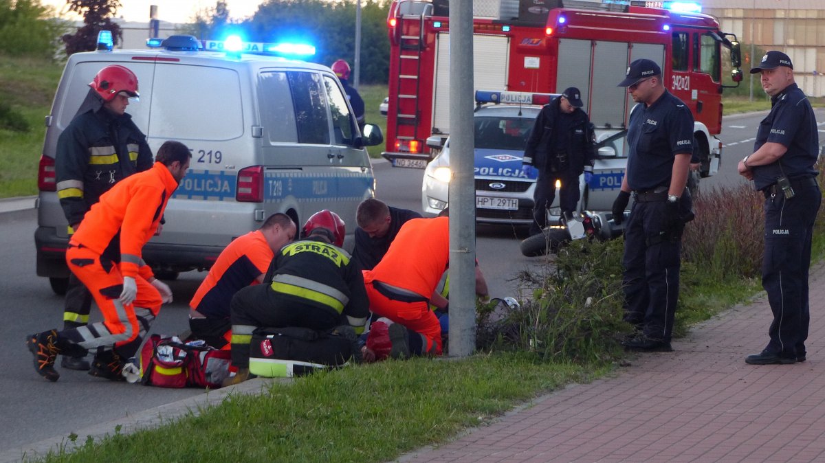 Poważny wypadek na Modrzewinie. Motocyklista zmarł w szpitalu [zdjęcia]