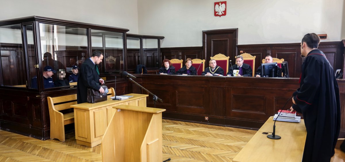 Zginął od ciosów tłuczkiem do mięsa. Rozpoczął się proces żony