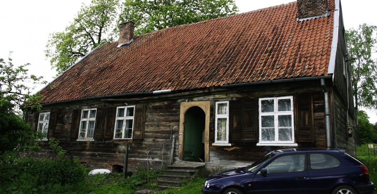 Ma ponad 220 lat. Są pieniądze na ratowanie zabytkowej karczmy koło Elbląga [zdjęcia]