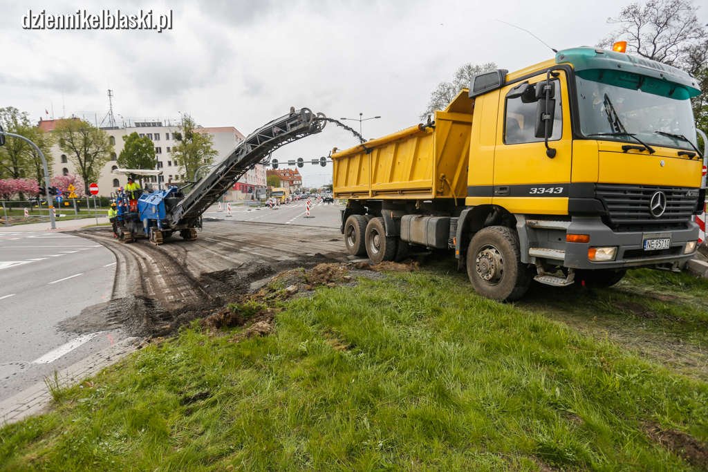 Budują trakcję tramwajową. Od dzisiaj poważne utrudnienia w centrum [zdjęcia]