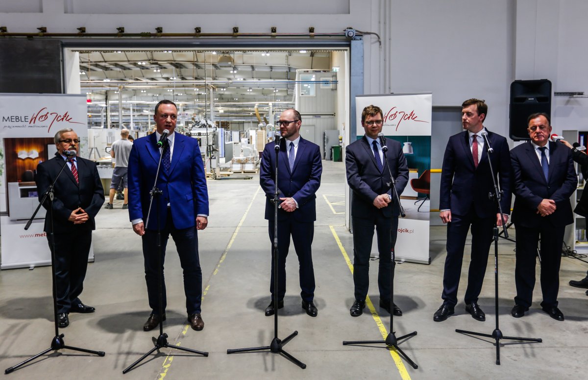 W Żuławskiej Fabryce Mebli rozmawiali o rozwoju gospodarki w regionie [zdjęcia]