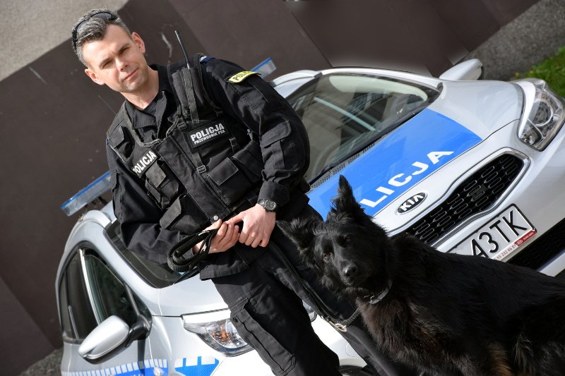 Katon rozpoczął służbę w policji. Będzie poszukiwał zaginionych i pilnował porządku na imprezach w mieście