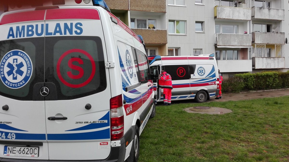 Tragedia na Kasprzaka. Wypadła przez okno. Wypadek podczas świątecznych porządków?